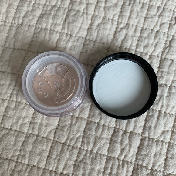 NWT BareMinerals Original Foundation: Medium Beige - Picture 2 of 3